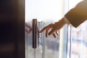 Succesvolle verkoop zit in de lift: PUUR Ondernemen blog
